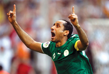 华裔篮球运动员林书豪宣布退役