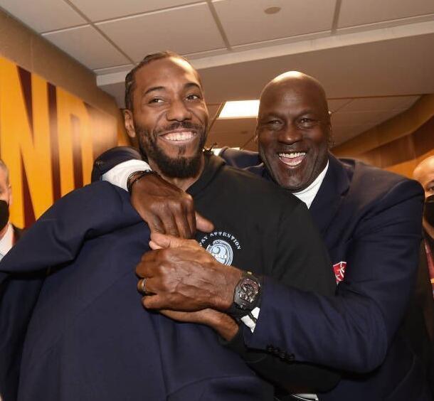 ​这确实是一套基于现代篮球概念上几乎无死角的阵容!(当然前提是来福利可以健康的回归).